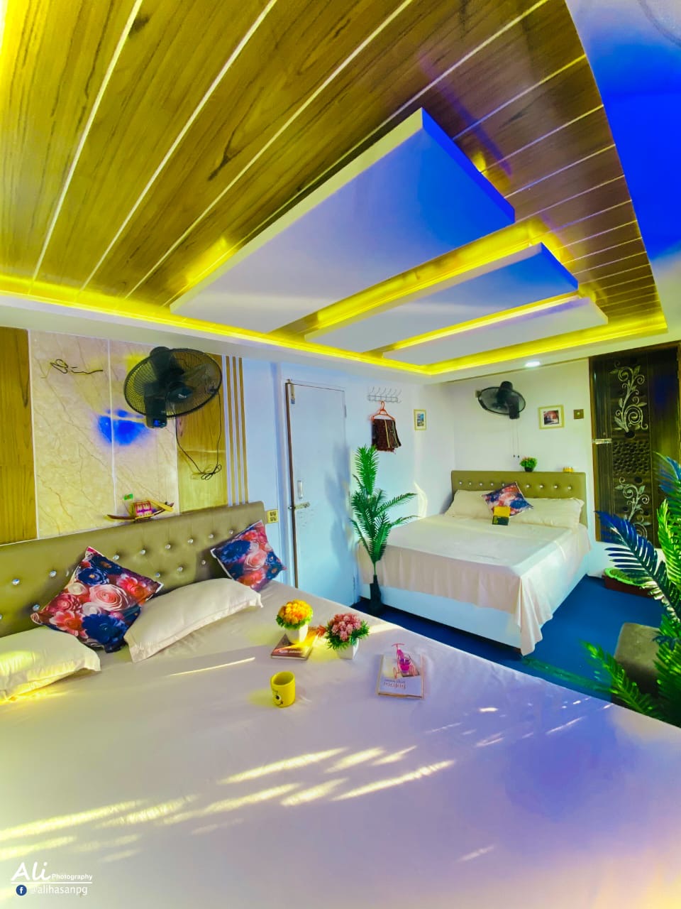 The Captain · Houseboat interior 4